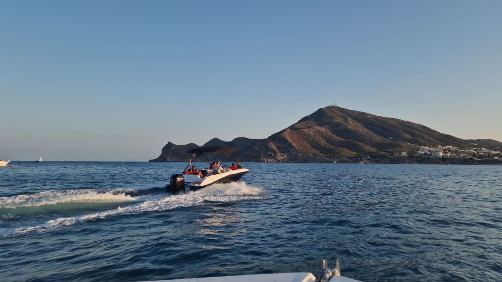 Alquiler de Barcos 15 WhatsApp Image 2025 06 13 at 09.11.00 3 1